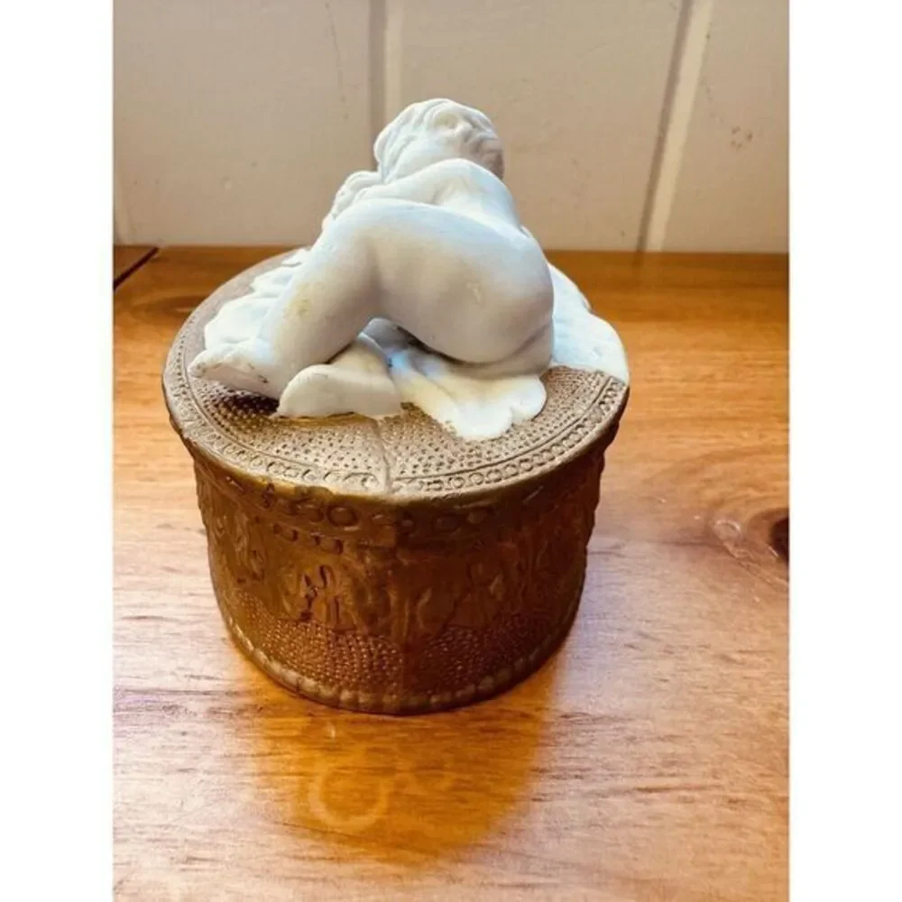 Vintage Sleeping Cherub On Fruit Basket Blanket‎ Porcelain Trinket Jewelry Box